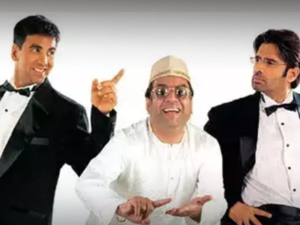 Who is better at the pose Virat Kohli or Akshaykumar ? | Bollywood memes,  Long sleeve tshirt men, Bollywood actors