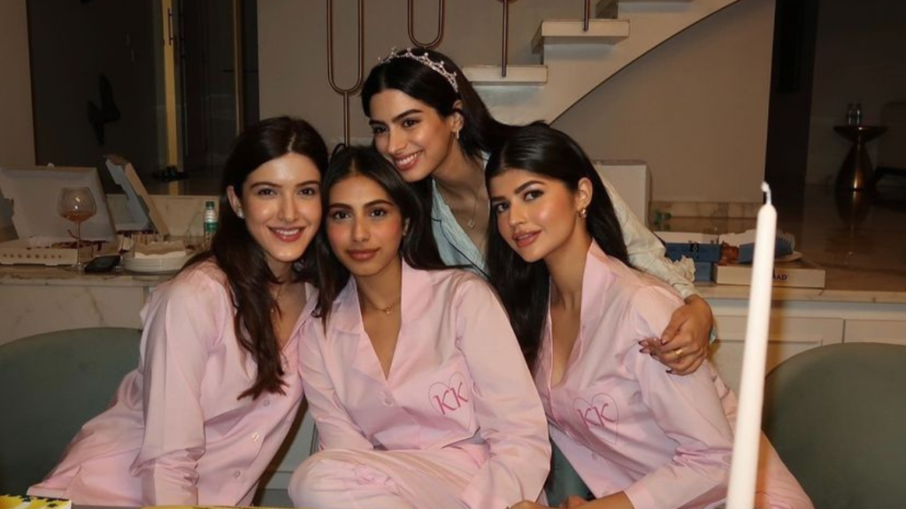 Khushi Kapoor with friends