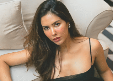 Sonam Bajwa viral paparazzi moment