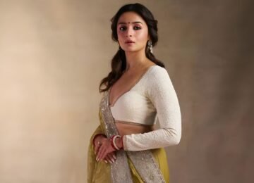 Alia Bhatt Shines in a Golden-Silver Saree by Abu Jani Sandeep Khosla at Mukerji Family’s Durga Puja