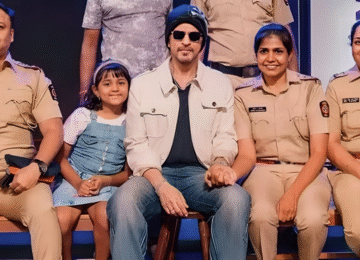 Shah Rukh Khan Melts Hearts With His Humble Behaviour Toward Lady Police Officer