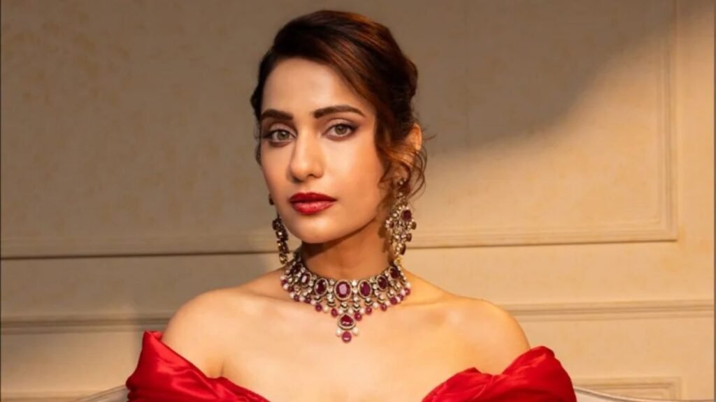 Kusha Kapila Channels Old-Hollywood