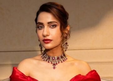 Kusha Kapila Channels Old-Hollywood