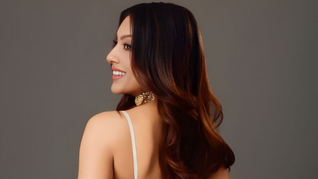 Sahher Bambba’s ₹3.2 Lakh Ivory Lehenga: A Dreamy Blend of French Knots, Zardosi & Modern Elegance