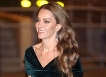 Princess Kate Stuns in Velvet Emerald Green at the 2025 Royal Variety Performance, Marks Powerful Return to Public Life