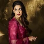 Genelia Deshmukh Channels Vintage Bollywood Glam in a Rose-Toned Anavila Saree