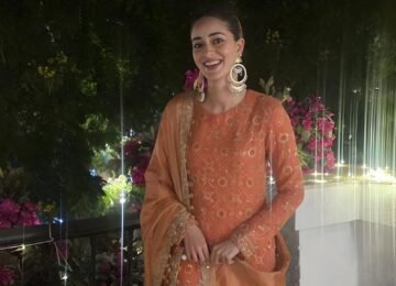 Ananya Panday Stuns in Arpita Mehta Bandhani Kurta Set with Fizzy Goblet Wedges