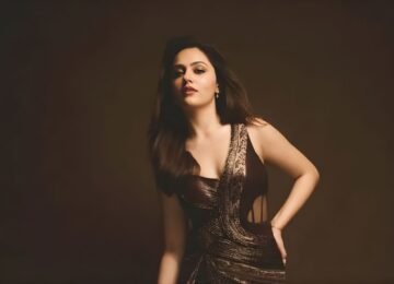 Aneet Padda Makes a Statement in Amit Aggarwal’s Futuristic Banarasi at Swadesh Christmas Bash