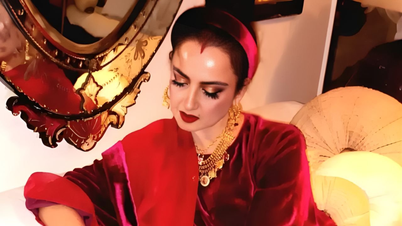 How Rekha Turned Christmas Style Into A Masterclass In Indian Opulence