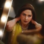 Mrs Deshpande Trailer Review: Madhuri Dixit Turns Serial Killer! Why is She Helping the Police?