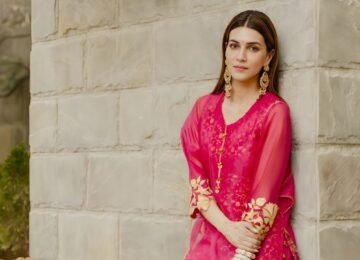 Kriti Sanon Steps Out in Fizzy Goblet’s Golden Girl Juttis — A Perfect Blend of Tradition and Modern Charm