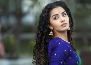 Anupama Parameswaran Elevates Elegance with a Colour-Blocked Silk Saree