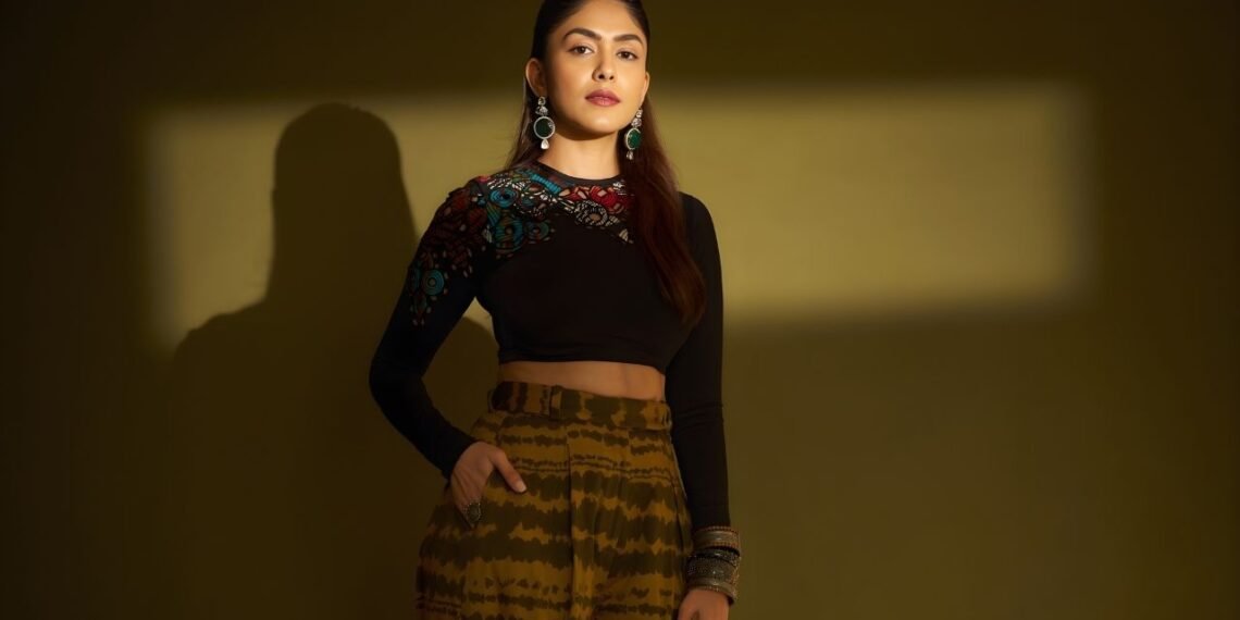 Mrunal Thakur Serves Effortless Chic in Saaksha & Kinni for Do Deewane Seher Mein Promotions