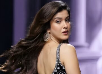 Shanaya Kapoor Look at Lakmé Fashion Week — Cocktail Saree Meets Modern Glam