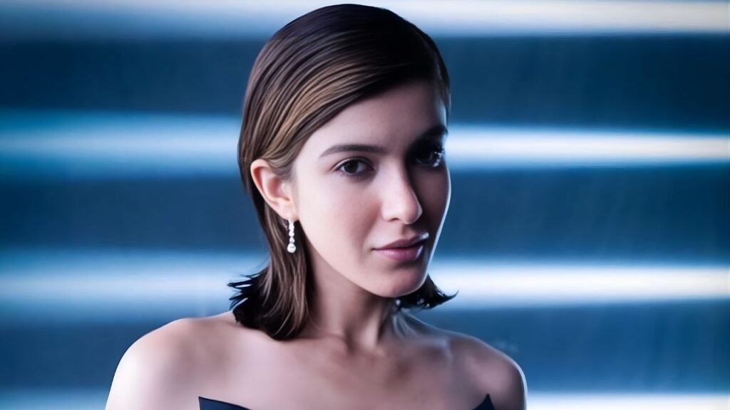 Shanaya Kapoor Brings Electric Glam in Rohit Gandhi + Rahul Khanna for ‘Fame Us’ in Tu Yaa Main