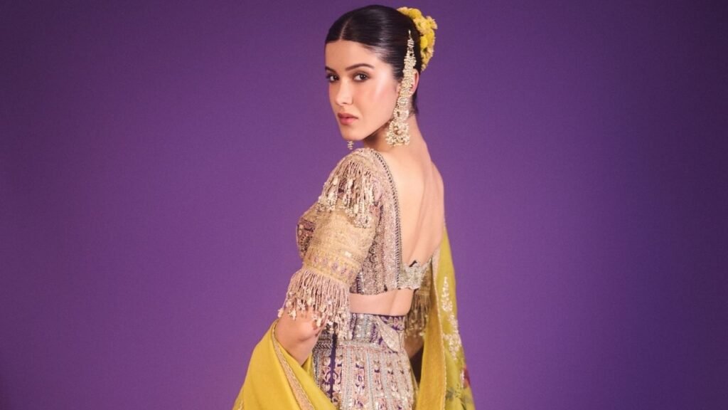 Shanaya Kapoor Radiates Elegance in Anamika Khanna Couture