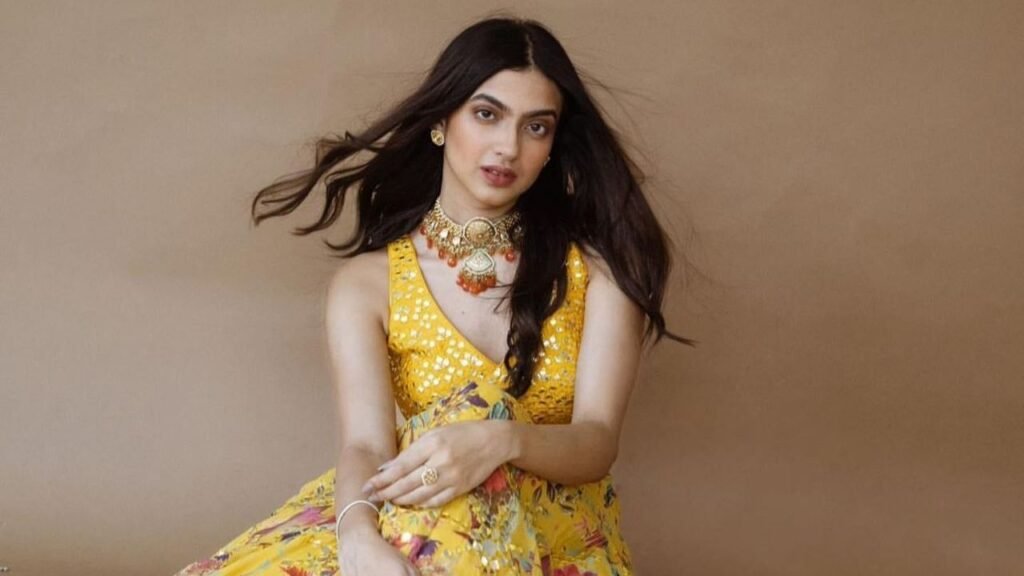 Kashika Kapoor Proves She Can Rock Both Ethnic And Western Style