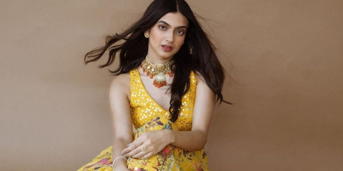 Kashika Kapoor Proves She Can Rock Both Ethnic And Western Style