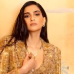 Sonam Kapoor Look: A Golden Glam Moment That Turns Heads
