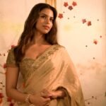 Suhana Khan’s Gold Saree Look Turns Heads — Arpita Mehta Magic