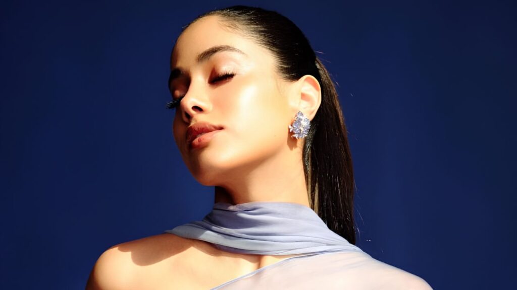 Janhvi Kapoor’s Manish Malhotra Saree Revives The Dupatta Trend
