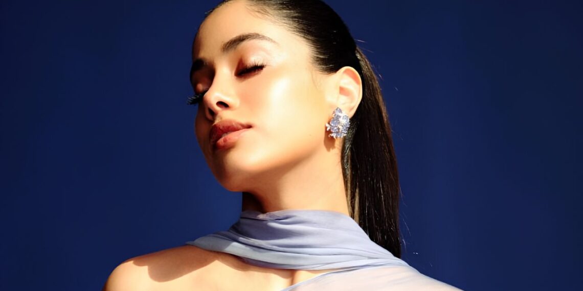 Janhvi Kapoor’s Manish Malhotra Saree Revives The Dupatta Trend