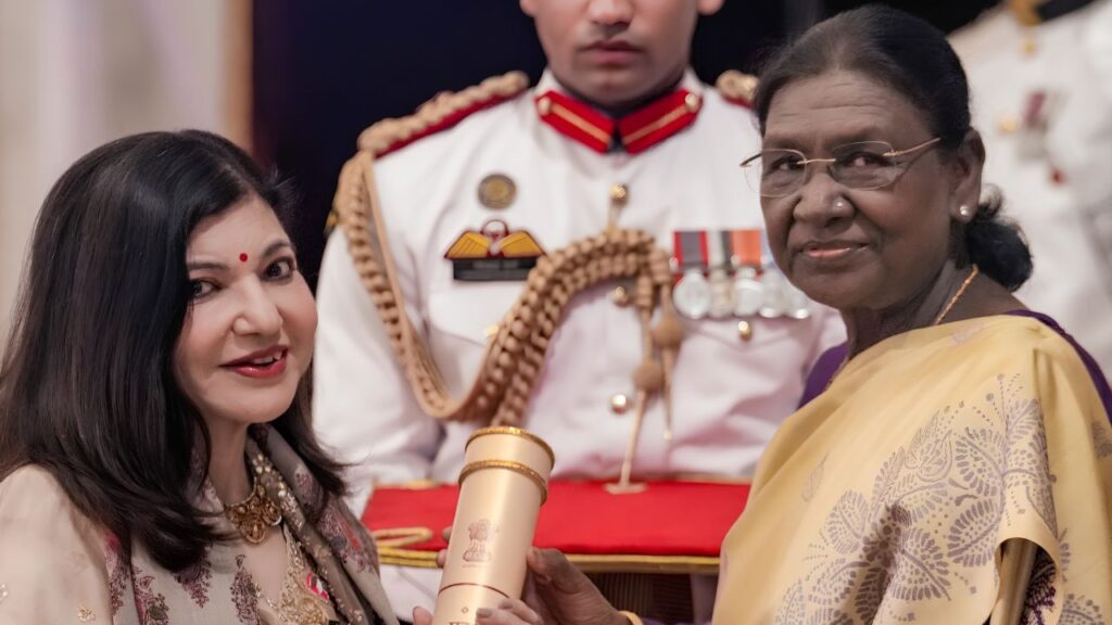 Alka Yagnik’s Rare Hearing Disorder Explained: What Happened To The Legendary Singer After Her 2024 Diagnosis?
