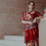 Kangana Ranaut Celebrates Indian Craftsmanship in Patan Patola Saree and Fizzy Goblet Juttis During Bharat Bhhagya Viddhaata Promotions