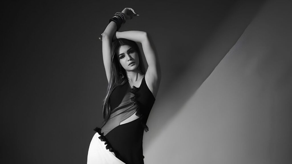 Kriti Sanon Turns Up The Heat In Bold Nensi Dojaka Look At Cocktail 2 Trailer Launch