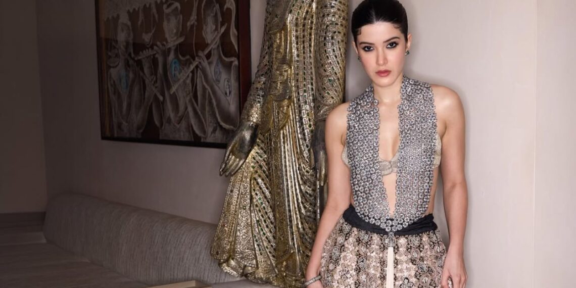 Shanaya Kapoor Stuns in Anamika Khanna at Anshula Kapoor's Sangeet, Fans Can't Stop Talking About Her Look