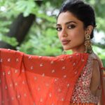 Sobhita Dhulipala Stuns In Arpita Mehta’s Sindoori Rose Gold Sari Set