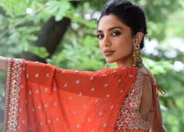 Sobhita Dhulipala Stuns In Arpita Mehta’s Sindoori Rose Gold Sari Set