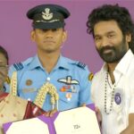 Dhanush’s First National Award as Director Takes an Emotional Turn as He Gives the Medal to Mother Vijayalakshmi: ‘All For That Smile’