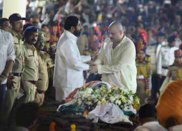 Nana Patekar’s Last Rites: Son Malhar Explains Why Cremation Took Place at Night