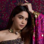 Sharvari Turns Her Mother’s Pink Patola Saree Into a Modern Statement With a Corset Blouse